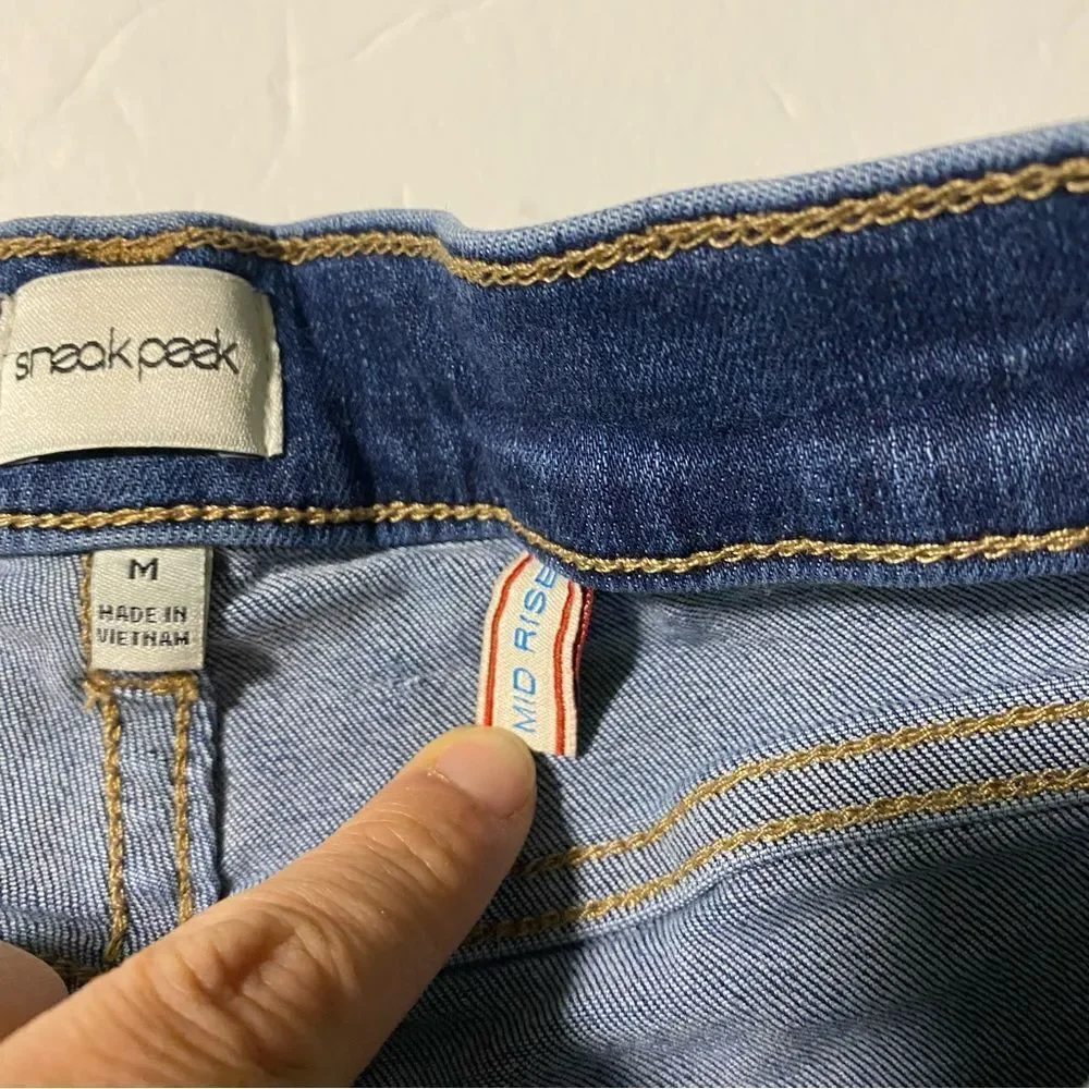 Sneak peek cuffed denim shorts mid rise medium wash stretchy size M
